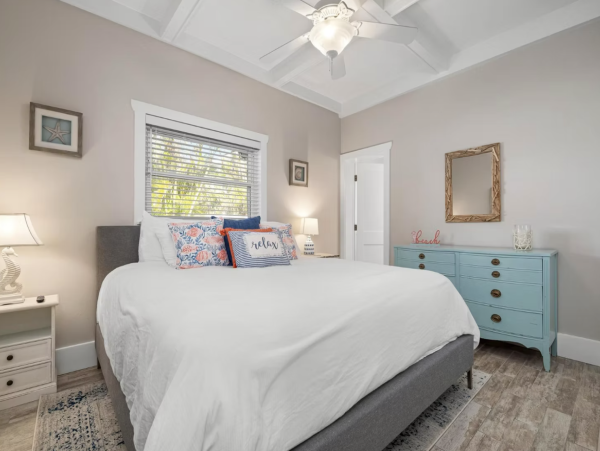 Four Bedroom Vacation Home in Holmes Beach Close to Beach